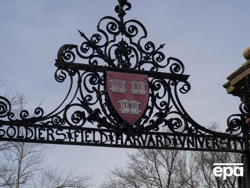 Гарвардский университет лишили грантов на примерно $60 млн из-за обвинений в антисемитизме