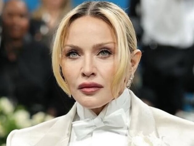 Мадонна показалась с волосами черного цвета. Новый образ 66-летней певицы