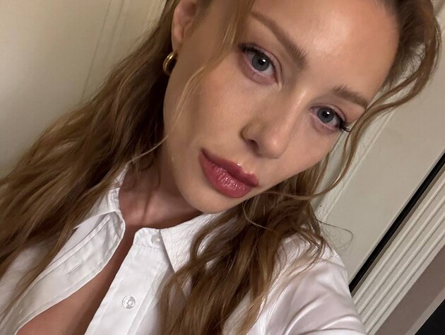 Тіна Кароль станцювала перед камерою в напівпрозорій сукні