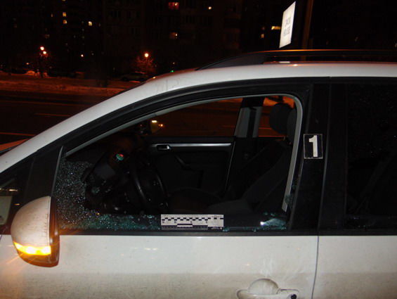 У Києві невідомі відібрали у водія авто більше ніж мільйон гривень – поліція