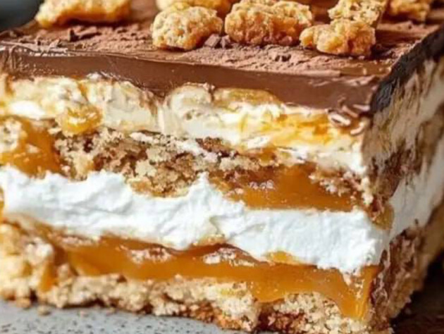 Залийте коржі карамеллю і покрийте кремом. Рецепт торта 