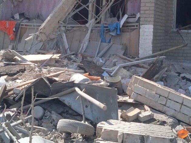 РФ скинула КАБ на житлові будинки в Харківській області. Рятувальники шукають людину під завалами