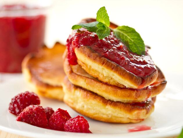 Эти оладьи без яиц и дрожжей превосходят по пышности обычные и остаются мягкими