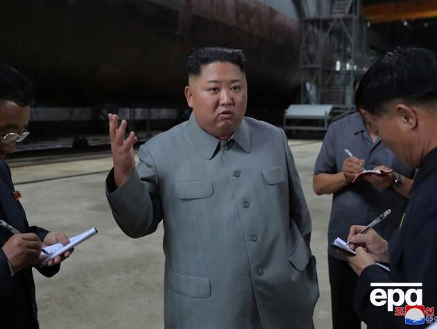 Новый эсминец КНДР повредили во время спуска на воду на глазах у Ким Чен Ына. Он назвал это 