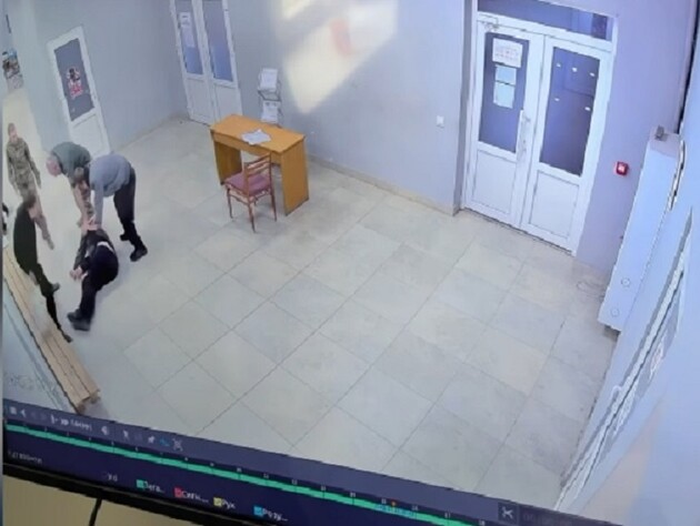 У ТЦК у Закарпатській області заявили, що чоловіку в них 