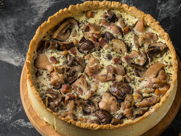 Приготовьте такой сочный пирог – и он будет идеально вкусным на завтрак, ужин или как перекус