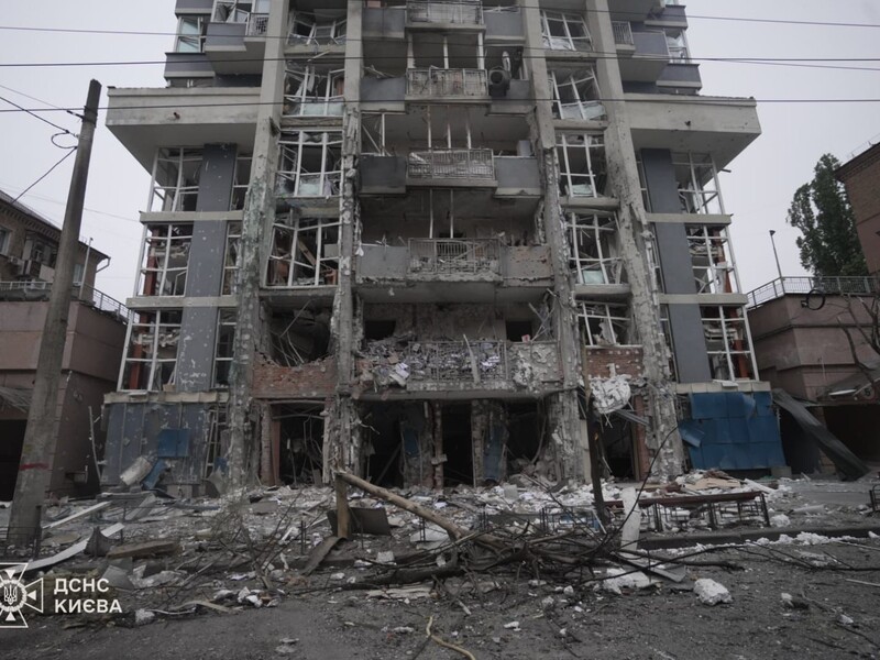 Украинский продюсер показал разрушения, которым подверглась киевская студия в результате ночных обстрелов Россией
