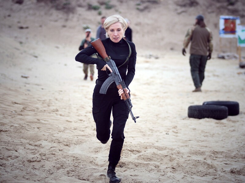 З автоматом у руках. Заступниця Єрмака показала, як провела вихідний під Києвом. Фото