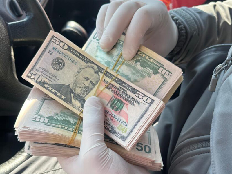 "Купюры высокого качества $50 и $100". В Киеве будут судить масштабного фальшивомонетчика