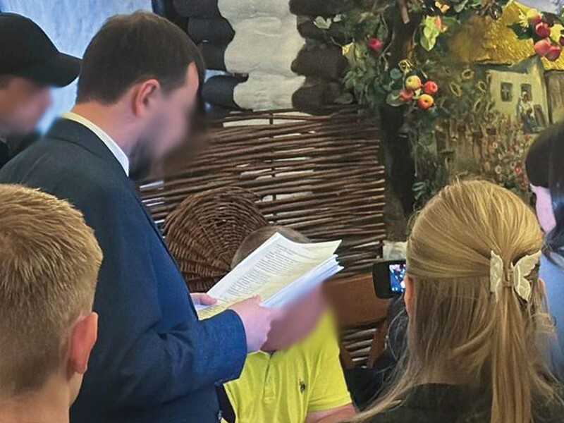 "€10 тис. за людину". Депутата облради підозрюють у створенні схеми виїзду ухилянтів