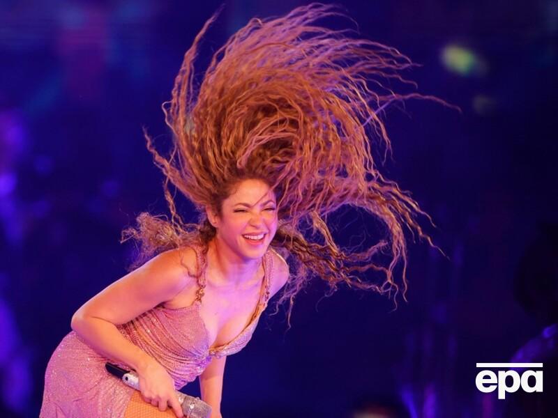 48-летняя Шакира грохнулась на сцене в Монреале. Видео