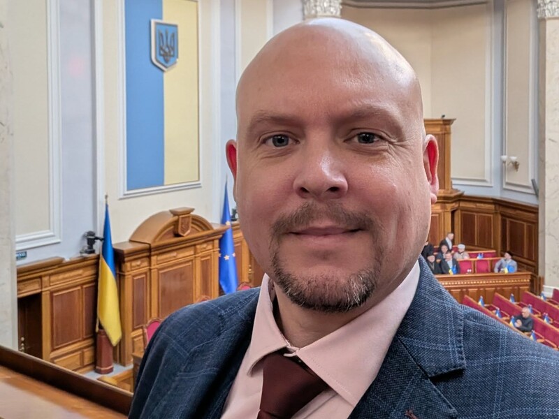 Британского депутата обвинили в домогательствах к украинской переводчице