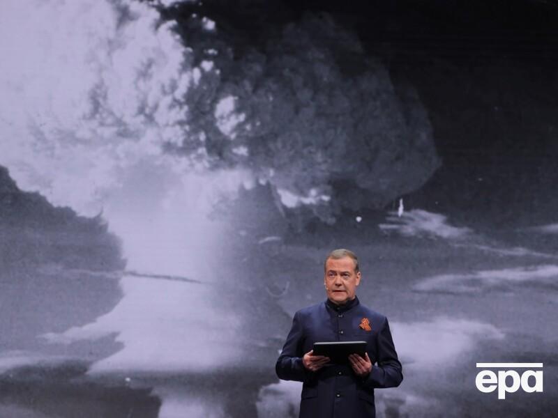 Медведев угрожает Трампу третьей мировой войной