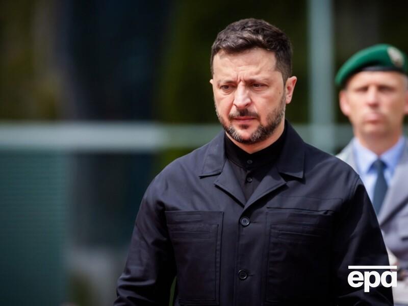 Зеленський відмовився від мілітарі-стилю. Який вигляд має новий образ президента України. Фото