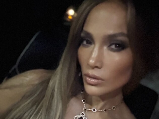 51-річна Лопес показала, як носить сукні без бюстгальтера. Відео