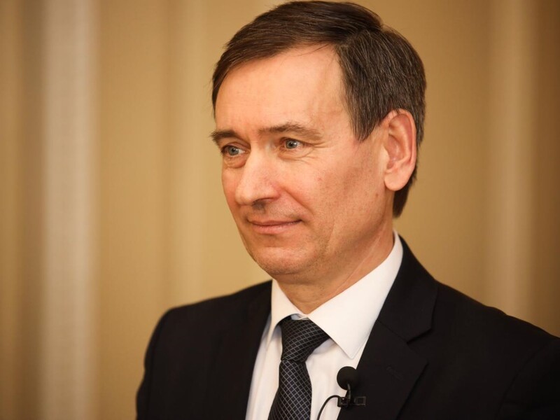 Рада може дозволити українцям до 24 років виїжджати за кордон – Веніславський