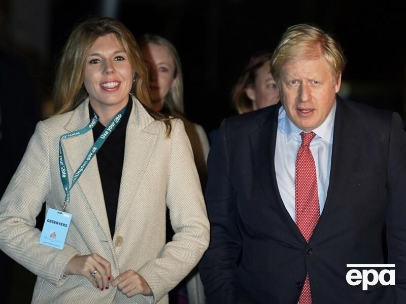 Какой была свадьба Бориса Джонсона и его жены Кэрри. В сети показали редкие фото с тайной церемонии