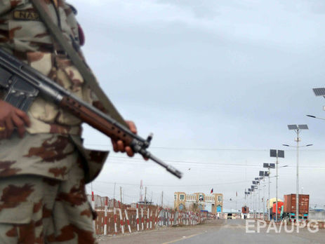 В вооруженных силах Пакистана заявили, что убили 100 боевиков после теракта в стране, который унес более 70 жизней