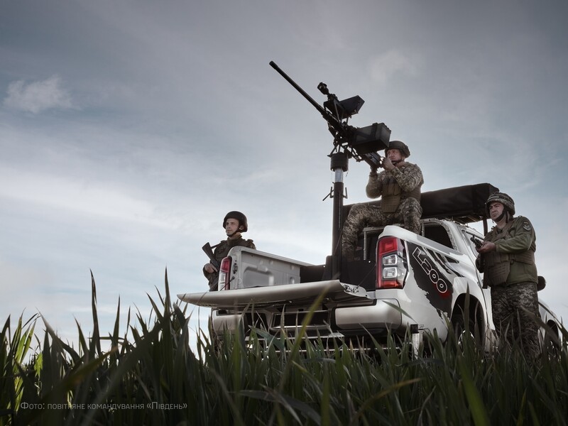 Прильоти у 12 локаціях. ППО України змогла збити вночі третину російських дронів