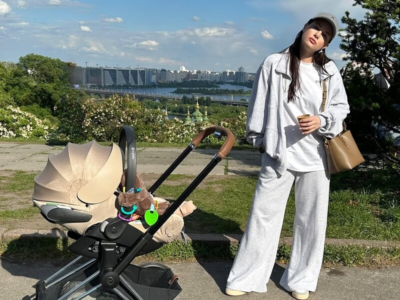 Дружина Позитива зблизька показала обличчя їхньої доньки. Фото