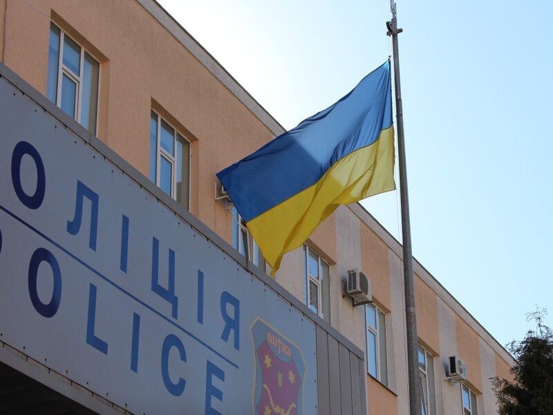 У Полтавській області у згорілій машині виявили тіло. ЗМІ пишуть про військового і гранату