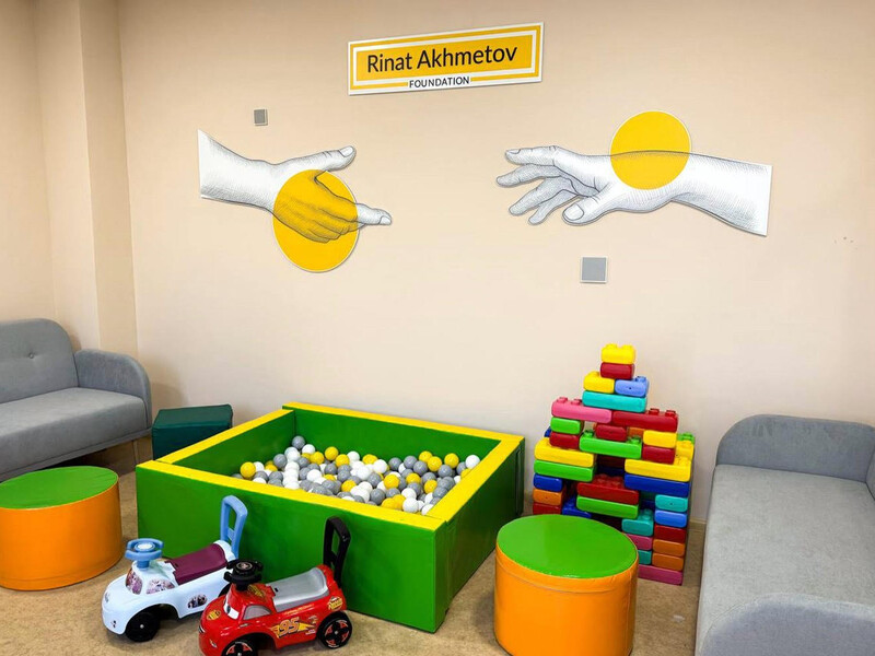 Фонд Рината Ахметова помог обустроить социальное жилье для мариупольцев в Днепре