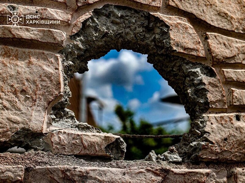 РФ обстреляла пригороды Харькова. Много разрушений, семь человек ранены. Фото