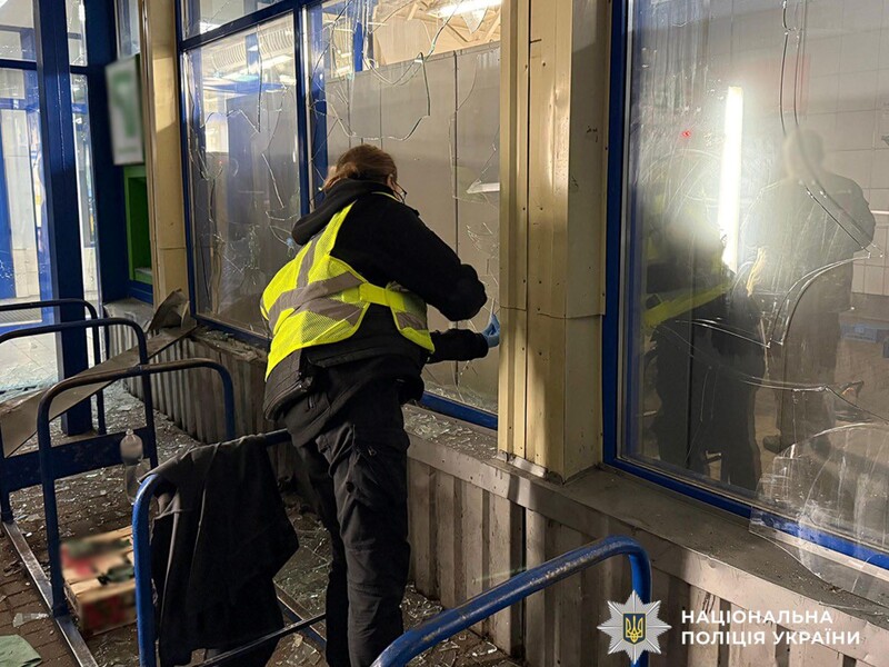 В Житомире мужчина бросил гранату в людей, есть пострадавшие. В полиции рассказали подробности. Фото