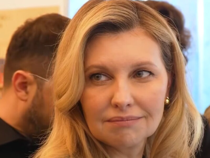 Зеленская появилась на публике в своем любимом наряде – стильном пиджаке с завязками на спине. Фото