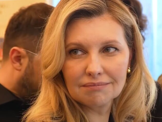 Зеленская появилась на публике в своем любимом наряде – стильном пиджаке с завязками на спине. Фото