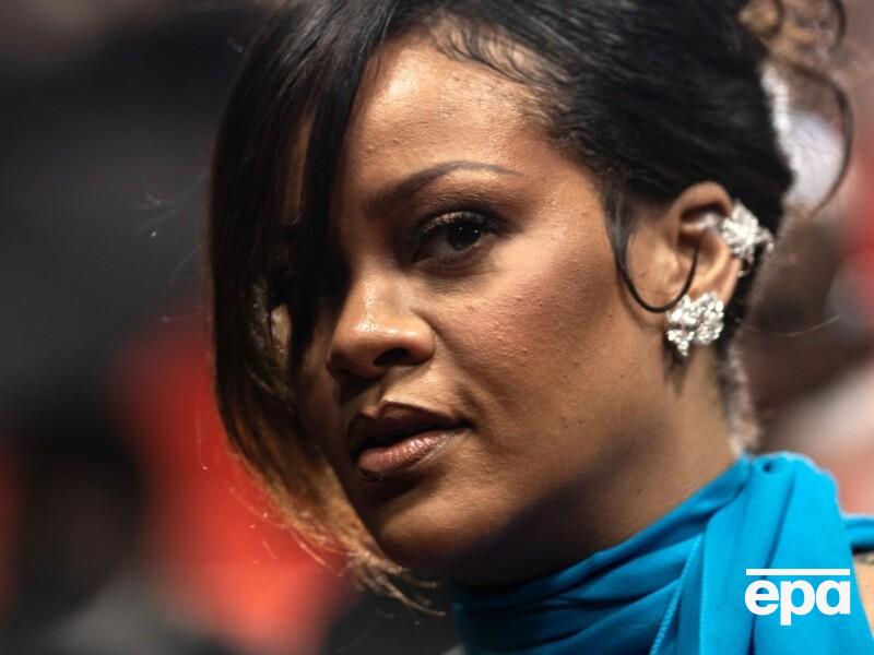 В США умер отец Рианны, с которым у певицы были сложные отношения