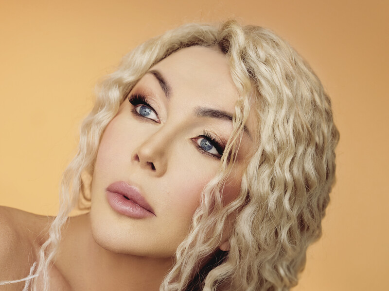 Не только грустить, но и танцевать. Как звучит новая версия 30-летнего хита Билык 