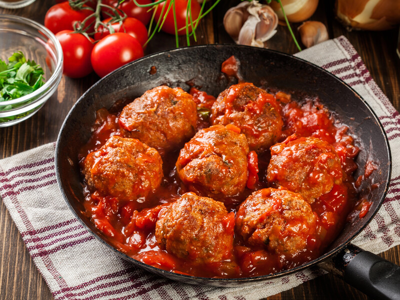 Сделайте этот соус – и тефтели получатся невероятно сочными и нежными. Простой и быстрый рецепт