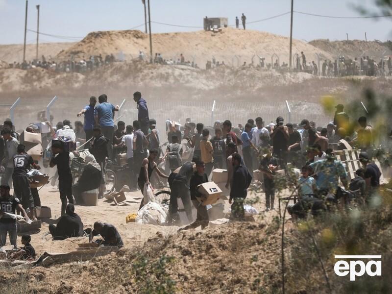 У секторі Гази жителі, що голодують, пограбували десятки вантажівок із продуктами – ЗМІ