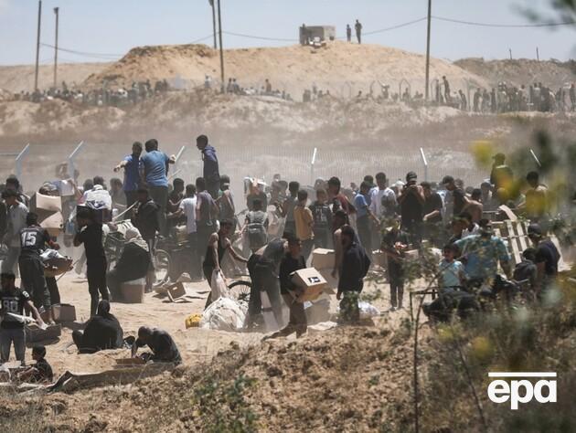 У секторі Гази жителі, що голодують, пограбували десятки вантажівок із продуктами – ЗМІ