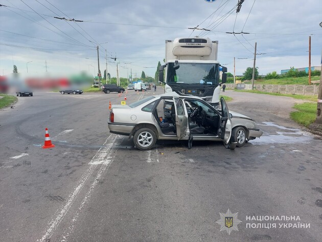 В Луцке фура протаранила Opel. Ранены двое детей, родители погибли. Фото
