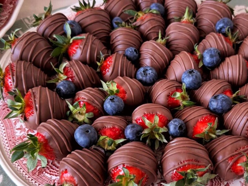Приготуйте в сезон полуницю в шоколаді. Рецепт неймовірно смачного десерту