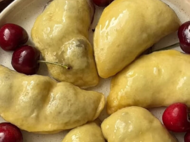 Вареники по этому рецепту всегда будут пышными и вкусными. Секрет приготовления теста