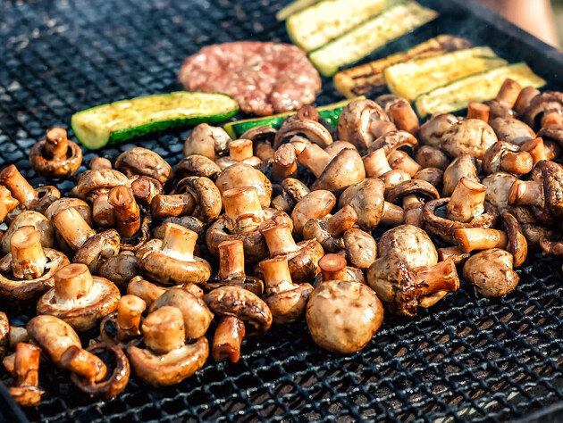 Додайте це – і гриби з фаршем вийдуть дуже соковитими і смачними. Простий рецепт 