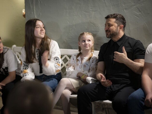 Зеленські в укритті їли піцу й розмовляли з дітьми про життя. Фото