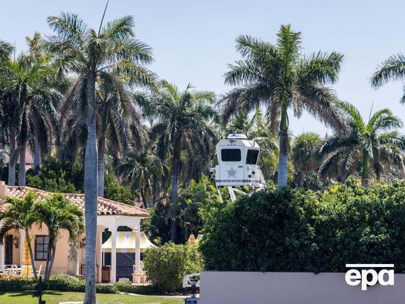 У США затримали чоловіка, який намагався пробратися в резиденцію Трампа, щоб одружитися з його онучкою