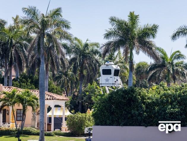 В США задержали мужчину, который пытался проникнуть в резиденцию Трампа, чтобы жениться на его внучке 