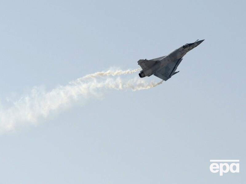 Французские истребители "нарисовали" над Черным морем тризуб. Фото