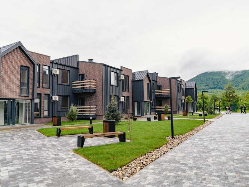 Жилье для ВПЛ: релоцированный бизнес на Закарпатье открыл ЖК для работников