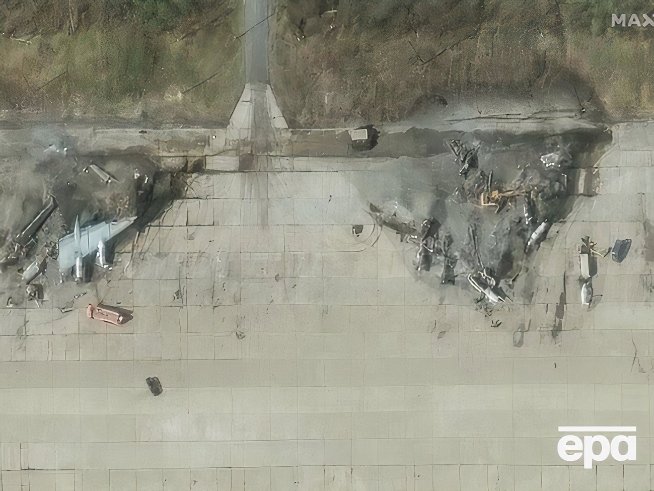 Появились новые подробные спутниковые снимки уничтоженных российских самолетов. Фоторепортаж 