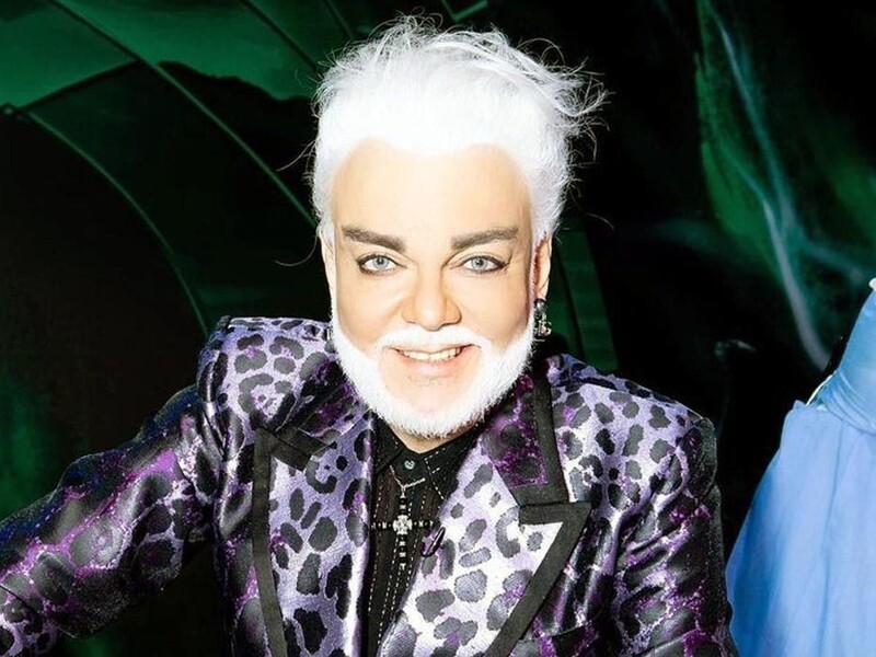 Киркорову, у которого, вероятно, ВИЧ, все хуже. Он не может выходить на сцену, врачи не дают прогнозов 