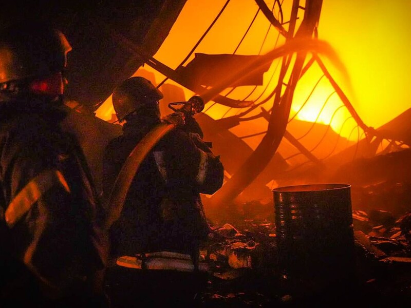 Спасатель приехал на попадание в собственный дом. Зеленский рассказал подробности трагедии в Прилуках