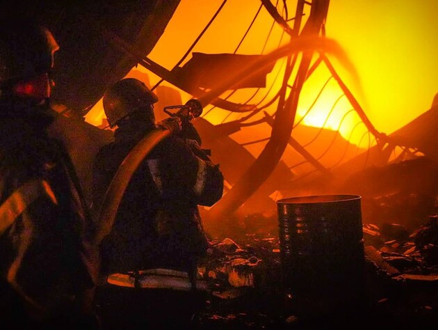 Рятувальник приїхав на влучання у власний будинок. Зеленський розповів подробиці трагедії у Прилуках