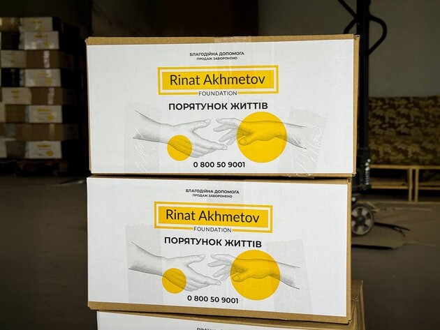 Жители прифронтового Никополя получили помощь от Фонда Рината Ахметова