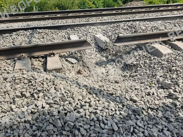 В РФ новый взрыв на железной дороге. Остановлены поезда на Москву